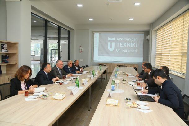 Delegation from the Ministry of Defense Industry Visits AzTU